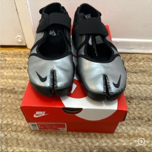 Nike Air Rift Shoes - Picture 1 of 4